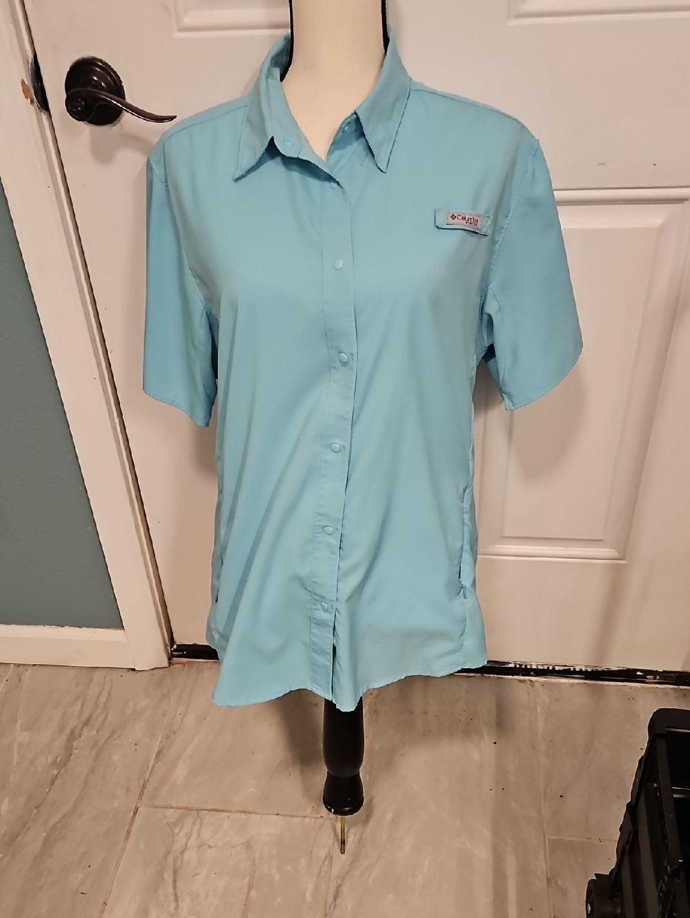 Columbia Aqua Blue Short Sleeve Button-Up Shirt